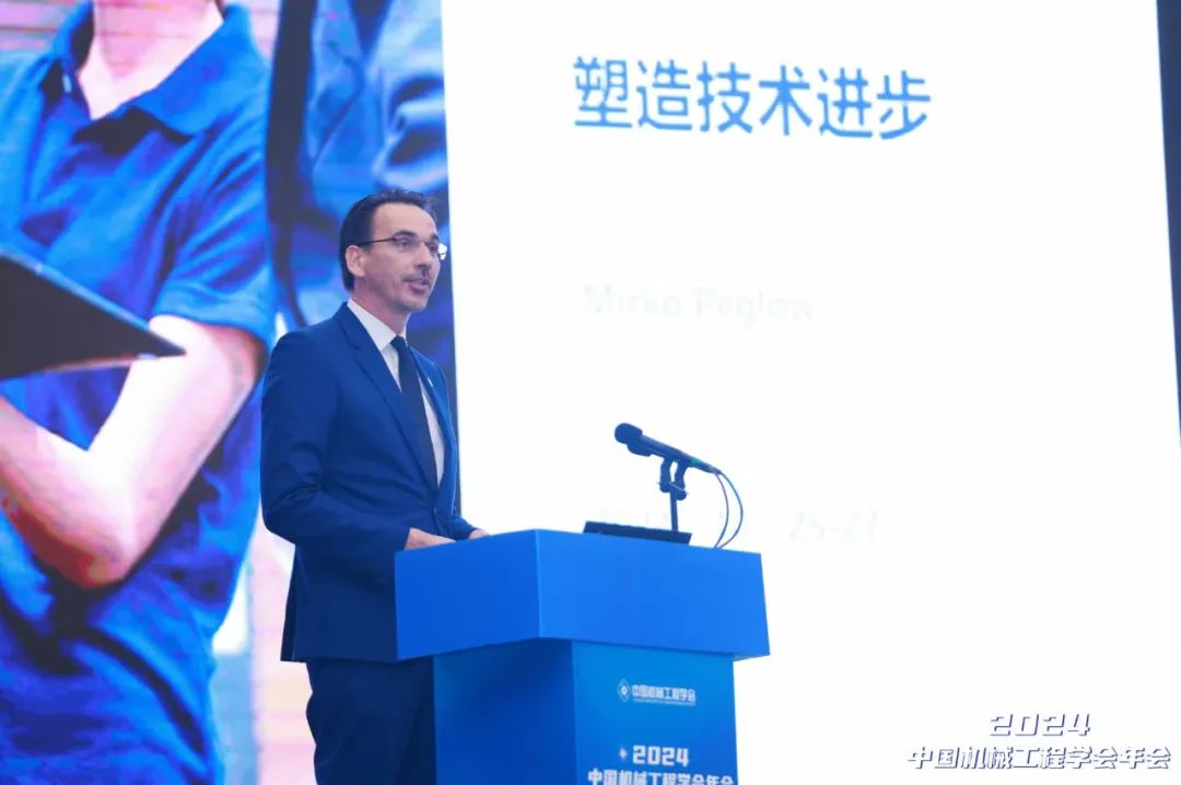 Mirko Peglow做報告.jpg